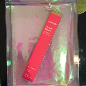 Model Co Brow Pencil (Light/Medium)